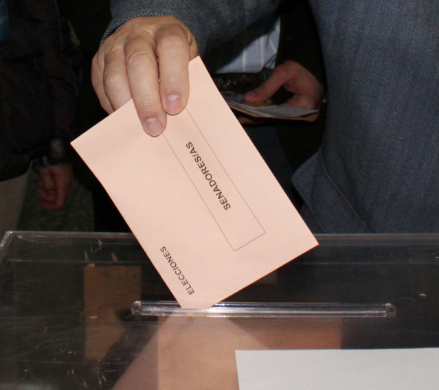 Voto en urna