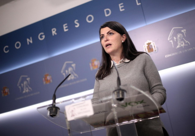 La secretaria general del Grupo Parlamentario de Vox, Macarena Olona, en rueda de prensa