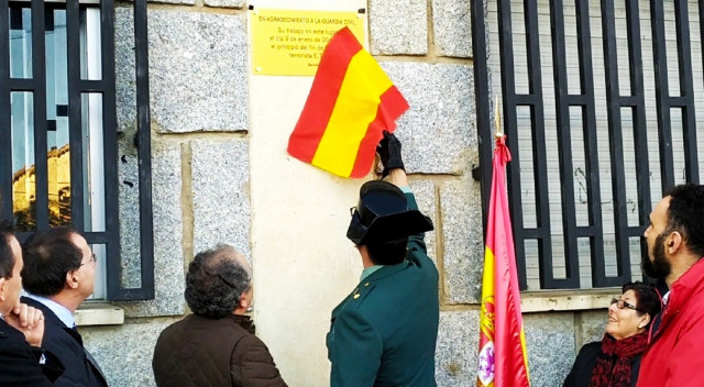 Una placa en Bermillo de Sayago (Zamora) recuerda la operación que aceleró el fin de ETA al desmantelar su base en Portugal