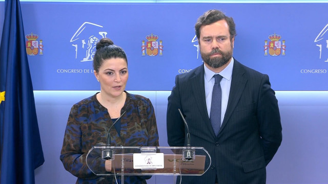Macarena Olona e Iván Espinosa de los Monteros hoy en el Congreso de los Diputados.