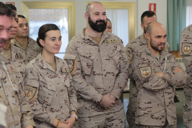 Militares del Ejército del Aire durante la visita de la ministra de Defensa, Margarita Robles, a Sigonella, en Sicilia (Italia), el pasado mes de diciembre