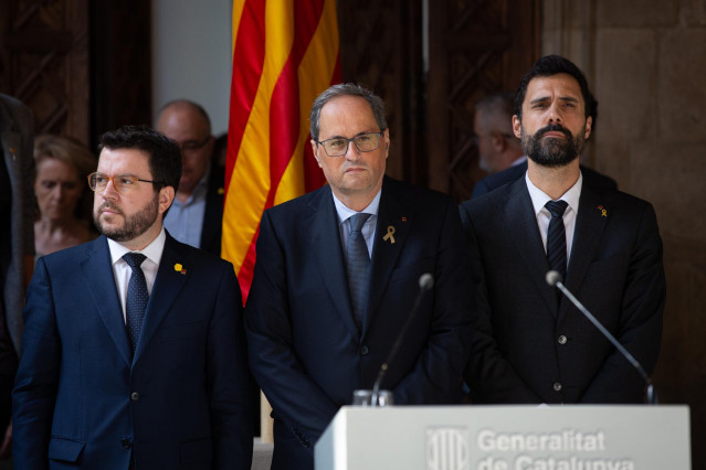 Quim Torra flanqueado por Pere Aragonés y Roger Torrent, de ERC