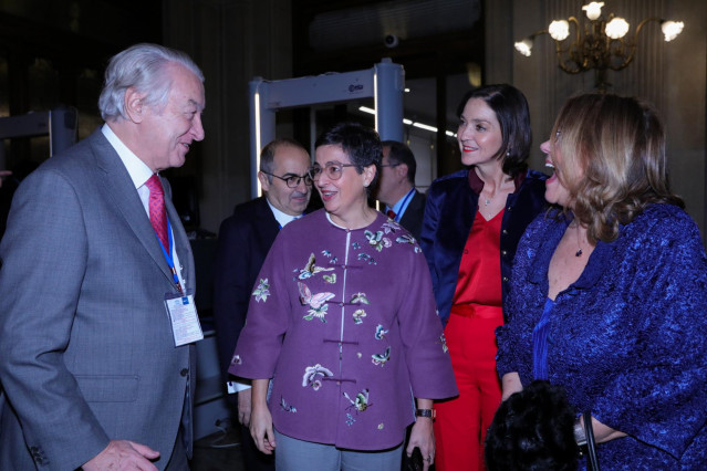 La ministra de Industria, Comercio y Turismo, Reyes Maroto y la ministra de Asuntos Exteriores, UE y Cooperación, Arancha González Laya, durante la primera jornada de la X edición del 'Spain Investors Day' en el Palacio de la Bolsa de Madrid.