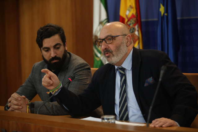 Alejandro Hernánde (d.), este viernes