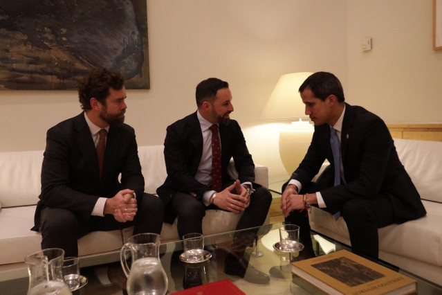 Santiago Abascal e Iván Espinosa se reúnen con Juan Guaidó en el Ayuntamiento de Madrid.