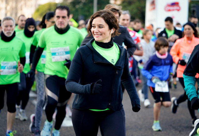 La presidenta de la Comunidad de Madrid, Isabel Díaz Ayuso durante la IV edición de la carrera solidaria del Real Madrid.