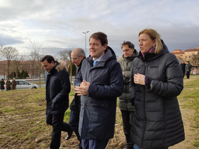Fernández Mañueco en Salamanca junto a la consejera de Familia e Igualdad de Oportunidades, Isabel Blanco.