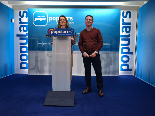 Los diputados 'populares' en la Cámara baja por Baleares, Margalida Prohens y Miguesl Jérez, en rueda de prensa