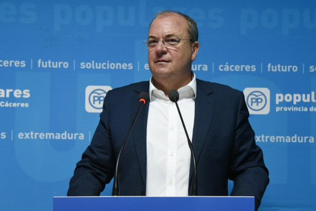 El presidente del PP de Extremadura, José Antonio Monago, en rueda de prensa en Cáceres