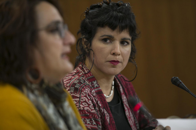 La coordinadora general de Podemos Andalucía y presidenta del grupo parlamentario de Adelante Andalucía, Teresa Rodríguez (d), y la portavoz adjunta, Ángela Aguilera (i), en una foto de archivo