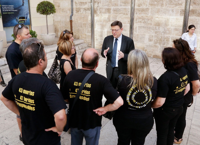 Puig reunido con familiares de la asociación de víctimas en imagen de archivo