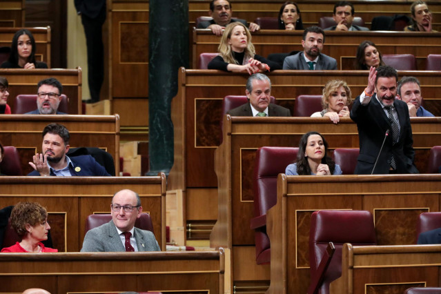 El portavoz adjunto de Ciudadanos en el Congreso de los Diputados, Edmundo Bal, interviene desde su escaño tras la intervención de la portavoz de EH Bildu en el Congreso de los Diputados, Mertxe Aizpurua, en la segunda sesión del debate de investidura