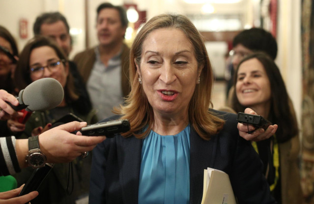 La vicepresidenta segunda de la Mesa del Congreso, Ana Pastor, a su llegada a la reunión de la Mesa del Congreso de los Diputados, en Madrid (España), a 23 de enero de 2020.