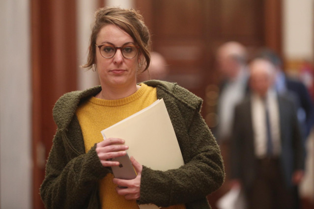 La diputada de la CUP, Mireia Vehí, a la salida de la Junta de Portavoces del Congreso de los Diputados, en Madrid (España), a 15 de enero de 2020.