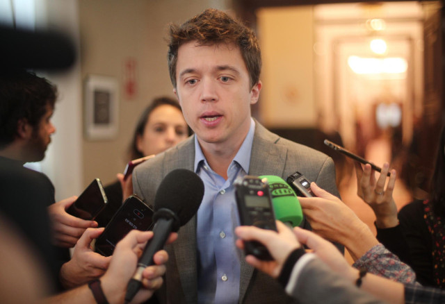 El diputado de Más País, Iñigo Errejón , atiende a los medios de comunicación, a su llegada a la Junta de Portavoces en el Congreso de los Diputados / Madrid (España), a 28 de enero de 2020.