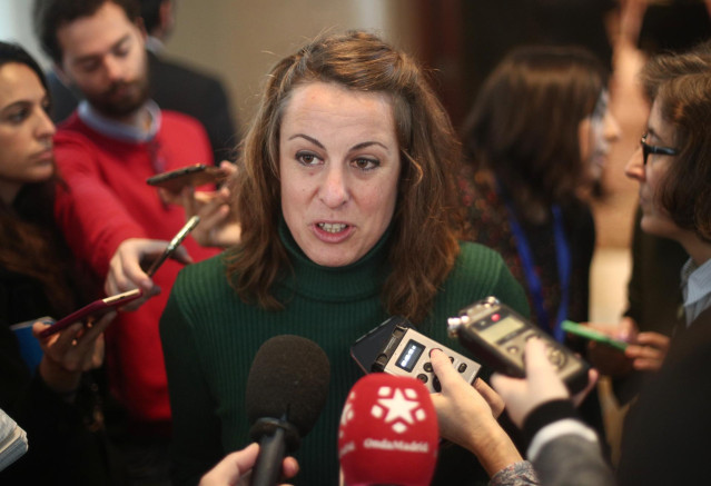 La diputada de la CUP en el Congreso, Mireia Vehí, atiende a los medios de comunicación, a su llegada a la Junta de Portavoces en el Congreso de los Diputados / Madrid (España), a 28 de enero de 2020.