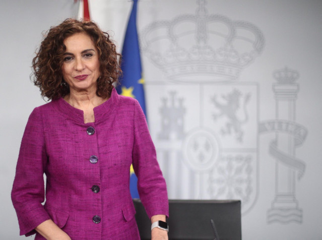 La ministra de Hacienda y Portavoz del Gobierno, María Jesús Montero, en rueda de prensa tras el Consejo de Ministros, en el Complejo de la Moncloa, en Madrid (España), a 28 de enero de 2020.