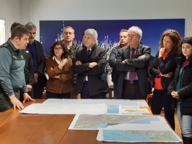 El ministro del interior, Grande-Marlaska, visita la base naval de Sóller para interesarse por las tareas de búsqueda de David Cabrera, el joven barranquista desaparecido el pasado lunes en el torrente de na Mora.