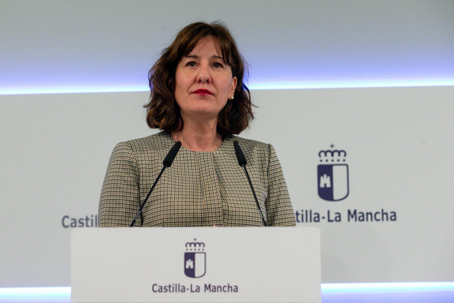 La consejera de Igualdad y portavoz del Gobierno de C-LM, Blanca Fernández, en rueda de prensa