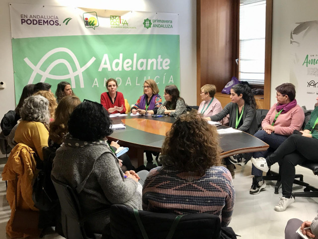 Reunión de Adelante con colectivos de mujeres afectados por 