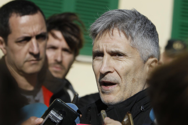 El ministro del Interior, Fernando Grande-Marlaska, atiende a los medios de comunicación