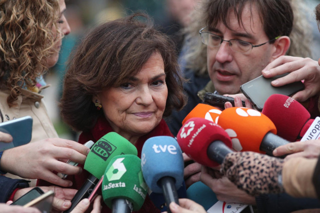 La vicepresidenta primera del Gobierno, Carmen Calvo, habla a los medios de comunicación en la inauguración del Memorial a las víctimas españolas del nazismo, en los Jardines del Complejo de Nuevos Ministerios, en Madrid, a 30 de enero de 2020.