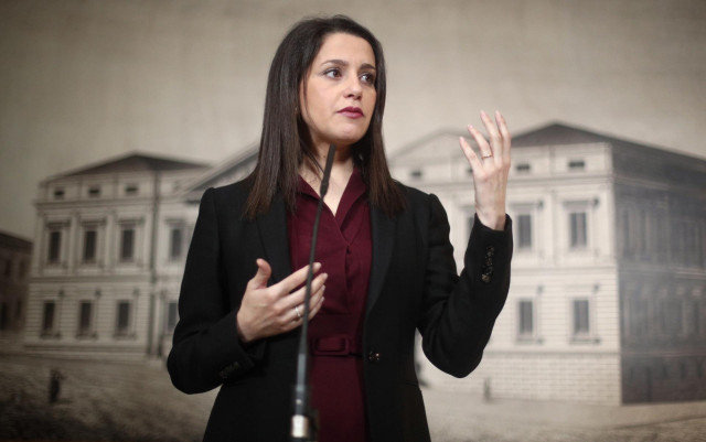 La presidenta y portavoz del Grupo Parlamentario Ciudadanos, Inés Arrimadas interviene en rueda de prensa tras la Junta de Portavoces, en el Congreso de los Diputados, en Madrid (España), a 28 de enero de 2020.