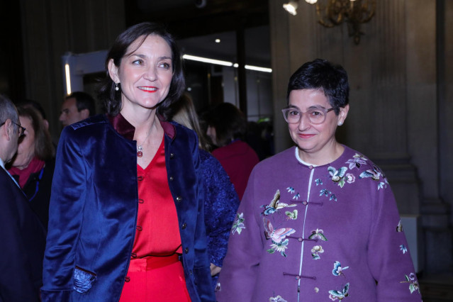 La ministra de Industria, Comercio y Turismo, Reyes Maroto y la ministra de Asuntos Exteriores, UE y Cooperación, Arancha González Laya, durante la primera jornada de la X edición del 'Spain Investors Day' en el Palacio de la Bolsa de Madrid.