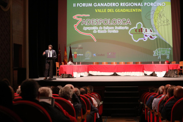 Fotos/ El Presidente De La Comunidad Inaugura El ‘Ii Fórum Ganadero De Porcino De La Región De Murcia’