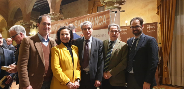 El diputado de VOX por Salamanca, Víctor González Coello de Portugal, junto a los eurodiputados Hermann Tertsch y Mazaly Aguilar y el diputado en las cortes de Castilla y León, Jesús García Conde