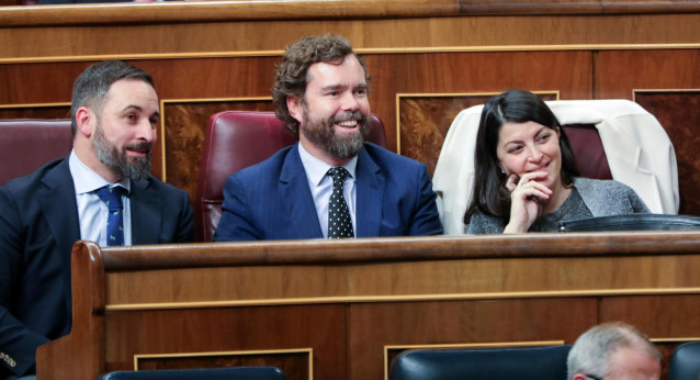 El líder de Vox, Santiago Abascal; su portavoz en el Congreso, Iván Espinosa de los Monteros, y la secretaria general del grupo parlamentario, Macarena Olona.