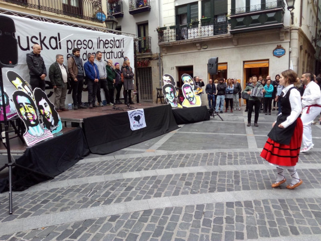 Homenaje en Bilbao al ex preso de ETA Germán Urizar.