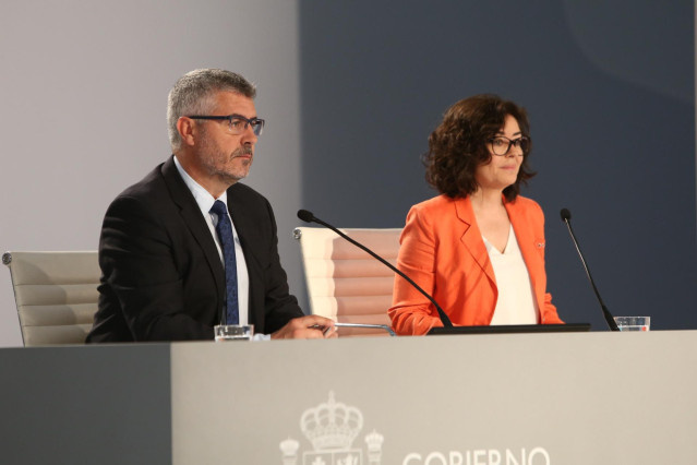 Rueda de prensa del secretario de Estado de Comunicación, Miguel Ángel Oliver, y la subsecretaria del Ministerio del Interior, Isabel Goicoechea