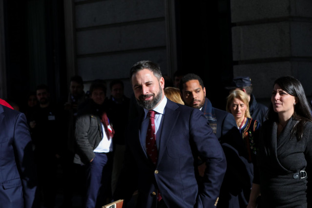 El presidente de VOX, Santiago Abascal, en el patio del Congreso de los Diputados