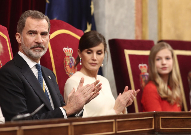 (I-D) El Rey Felipe VI; la Reina Letizia; y la princesa Leonor, en el Congreso de los Diputados durante la Solemne Sesión de Apertura de la XIV Legislatura, en Madrid (España), a 3 de febrero de 2020.