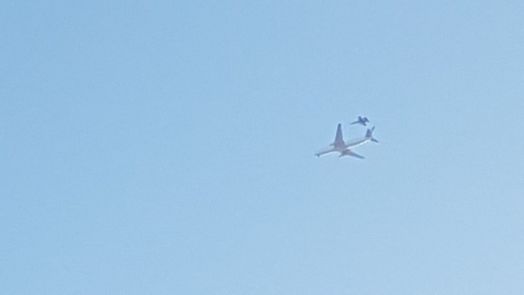 El aviu00f3n de Air Canada con el caza del Eju00e9rcito