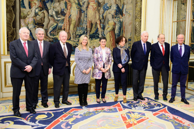 De izquierda a derecha, Miguel Ángel Moratinos, Alfonso Dastis, Carlos Westendorp, Trinidad Jiménez, la ministra Arancha González Laya, Ana Palacio, José Manuel García-Margallo, Javier Solana y Josep Piqué.