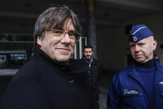 03 February 2020, Belgium, Brussels: Catalan leader in exile Carles Puigdemont (L) arrives for a hearing at Justice Palace regarding the arrest warrant issued against him by the EU. Photo: Thierry Roge/BELGA/dpa