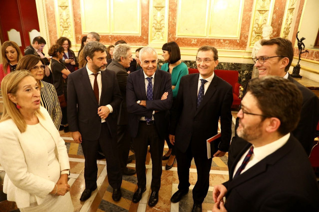 Diputados de la Asamblea de Murcia son recibidos en el Congreso por la presidenta Ana Pastor