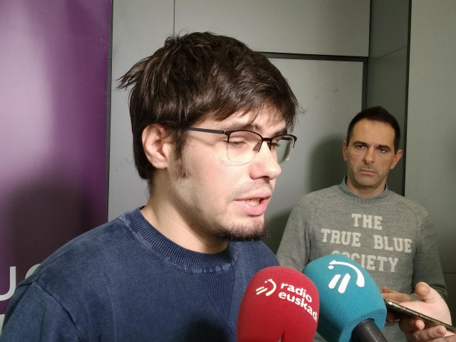 El secretario general de Podemos Euskadi, Lander Martínez, en declaraciones a los periodistas