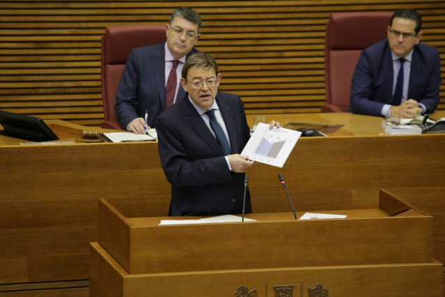 Puig en la tribuna de Les Corts