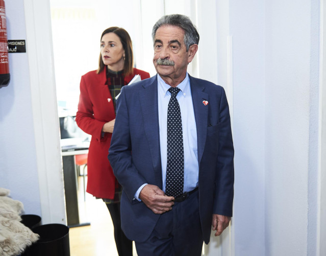El secretario general del Partido Regionalista de Cantabria, Miguel Ángel Revilla momentos antes de empezar la rueda de prensa para informar sobre la situación del partido tras el 'NO' a la investidura de Sánchez el pasado 7 de enero.