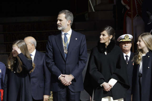 Los reyes junto a las infantas en un acto institucional