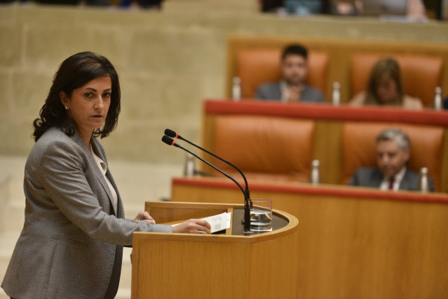 La presidenta del Gobierno riojano, Concha Andreu, interviene en el pleno del Parlamento riojano