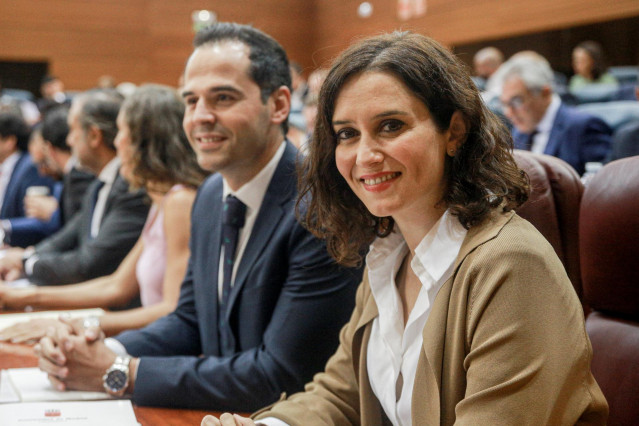 El vicepresidente y la presidenta de la Comunidad de Madrid, Ignacio Aguado e Isabel Díaz Ayuso, sentados en sus escaños. Imagen de archivo