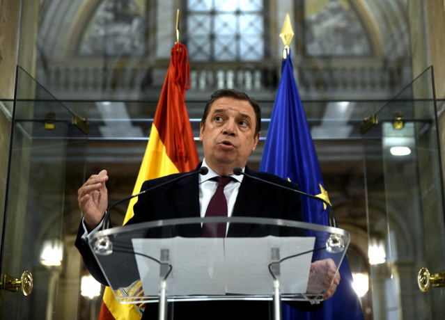 El ministro de Agricultura, Pesca y Alimentación, Luis Planas en rueda de prensa después de su reunión con el sector del aceite de oliva y la aceituna, en la sede del Ministerio, en Madrid (España), a 6 de febrero de 2020.