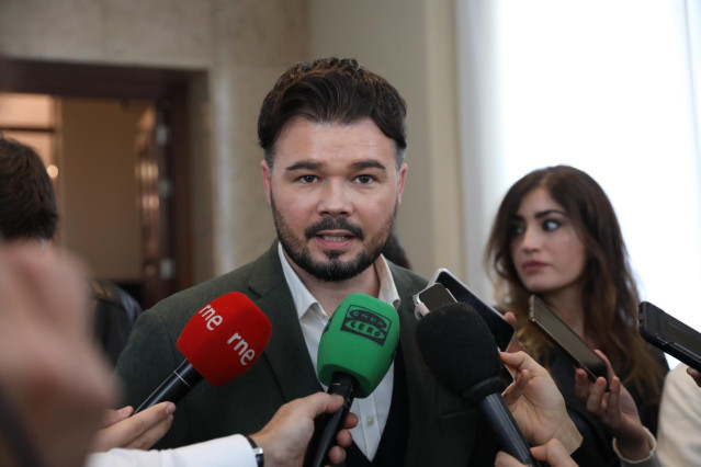 El portavoz de ERC en el Congreso de los Diputados, Gabriel Rufián, haciendo declaraciones