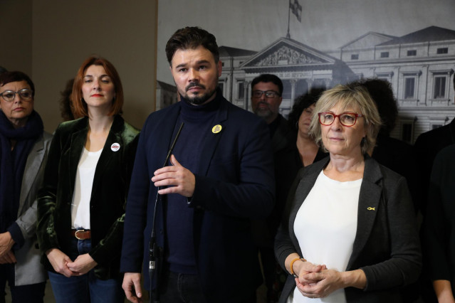 El portavoz de ERC en el Congreso de los Diputados, Gabriel Rufíán, y la portavoz del partido en el Senado, Mirella Cortés.