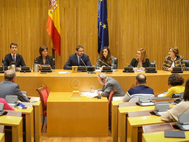 Constitución de la Comisióin de Asuntos Exteriores del Congreso, con el socialista Pau Mari Klose en la presidencia