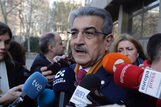 El vicepresidente del Gobierno de Canarias y consejero de Hacienda, Román Rodríguez, antes de la reunión del CPFF